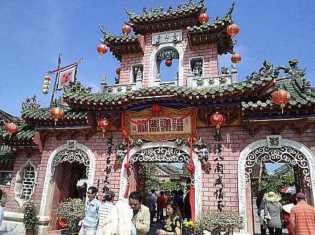 中華系寺院や集会所が多い