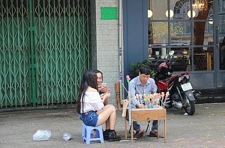 道端のカフェもベトナムの文化