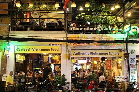 ベトナムらしいオープンレストラン