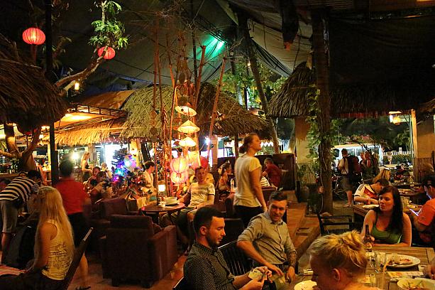 人気のジョーカフェはベトナム在住外国人のたまり場です！