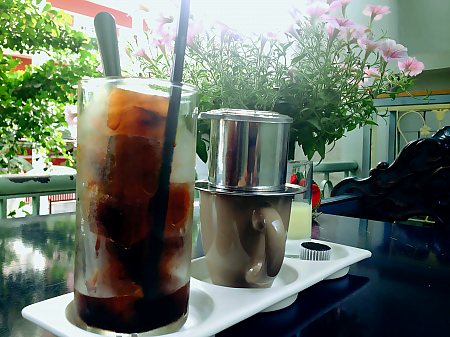 カフェでベトナムコーヒー