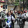 バイク社会のベトナムでは女の子も普通にマニュアルを乗りこなします
