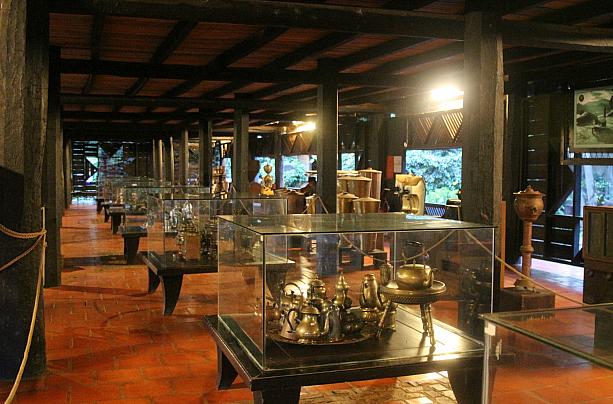チュングエンの歴史や当時使われていたコーヒー豆・抽出器などが展示されています