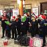 小学生が地下鉄駅でクリスマスキャロル！