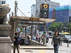 地下鉄４号線ミョンドン（明洞・Myeong-dong 424/명동）駅５番出口を出てまっすぐ進み、