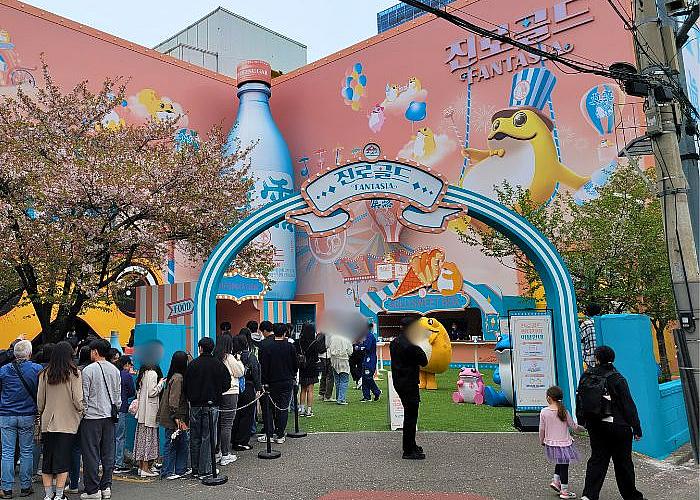 T×T 韓国 聖水POP UP スリングバッグ紙袋付 T×T 韓国 聖水POP UP スリングバッグ紙袋付 T×T 韓国 聖水POP UP