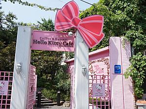 【※移転】Hello Kitty Cafe / ハローキティカフェ　弘大店