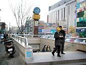 地下鉄1号線、2号線ソミョン（西面・Seomyeon）駅で下車。９番出口を出ると、