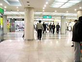 地下鉄１号線、２号線ソミョン（西面・Seomyeon）駅で下車。１番出口方面に進むと、大賢地下商店街の入り口が見えてきます。
