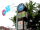 地下鉄１号線ナンポ（南浦・Nampo・111）駅の1番出口を出てまっすぐ直進。