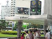 １．地下鉄２号線ウルチロイック（乙支路入口）駅の６番出口を出て⇒