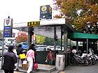地下鉄１号線チョンノオーガ（鍾路５街・Jongro 5(o)-ga・129）駅８番出口を出て、そのまま直進します。