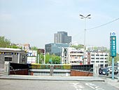 １．地下鉄３号線トンデイック（東大入口・Dongguk Univ.：３３２）駅５番出口から出ると、