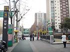 地下鉄５号線バンイ（芳夷、bangi・P551）駅４番出口を出て
