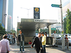 1.１号線チョンガッ（鐘閣・Jonggak・131）駅４番出口を出て、