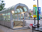 1.地下鉄４・６号線サムガクチ（三角地・Samgakji・428/628）駅１番出口を出て、
