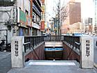 地下鉄１・４号線ソウリョッ（ソウル駅・Seoul Station・133/426）駅１３番出口を出て