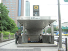 地下鉄１号線チョンガッ（鐘閣・Jonggak・131）駅４番出口を出てまっすぐ進みます