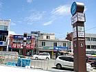 地下鉄２号線ヘウンデ（海雲台・Haeundae）駅５番出口を出て道なりに直進します。