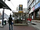 地下鉄３号線アックジョン（狎鴎亭・Apgujeong・336）駅２番出口を出てまっすぐ進み、