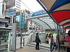 地下鉄４号線ミョンドン（明洞・Myongdong・424）駅３番出口（あるいは２番出口）を出たらすぐ左手へ歩いていきます。
