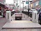 地下鉄６号線イテウォン（梨泰院・Itaewon・630）駅３番出口を出て、そのまま歩道に沿って道なりにしばらく歩きます。