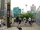 地下鉄５・６号線・空港鉄道・京義中央線コンドク（孔徳・Gongdeok・529/626/A02/K312）駅８番出口を出て