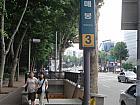 地下鉄３号線メボン（Maebong・343）駅3番出口を出たらそのまま直進。