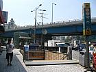 地下鉄３・６号線ヤクス（薬水・Yaksu・333/633）駅３番出口を出て、すぐに右後ろ方向へ振り返ります。