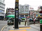 地下鉄１・３・５号線チョンノサムガ（鍾路３街・Jongro 3(sam)-ga・130/329/534）駅５番出口を出て、