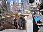 地下鉄１・３号線ヨンサン（蓮山・Yeonsan）駅１０番出口の階段を上がって