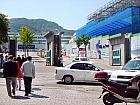 正面に釜山大学の正門が見えます。