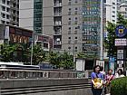 地下鉄2号線慶星大・釜慶大学前で下車し、3番出口から地上に上がり、