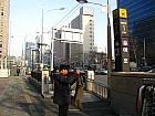 地下鉄５号線マポ（麻浦・Mapo・528）駅１番出口を出て、そのまま直進。