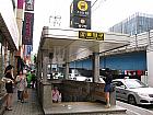 地下鉄３号線アックジョン（狎鴎亭・Apkgujeong・336）駅４番出口を出て