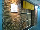 階段を２階へ上がるとすぐ正面にお店があります。（エレベーターもあり。）徒歩約５分。
