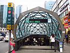 地下鉄２号線・新盆唐線カンナム（江南・Gangnam・222/D07）駅12番出口を出て、通りを８０ｍほど歩き、