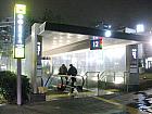 地下鉄２・３号線ウルチロサンガ（乙支路３街・Euljiro 3(sam)-ga・203/330）駅１２番出口を出て