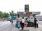 地下鉄１・４号線・空港鉄道ソウリョッ（ソウル駅・Seoul Station・133/426/A01）４番出口を出て、そのまま直進。