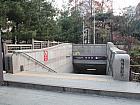 地下鉄５号線クァンファムン（光化門・Gwanghwamun 533/광화문）駅１番出口を出てまっすぐ進むと