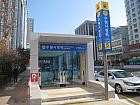地下鉄盆唐線水原市庁（Suwon City Hall K243）駅6番出口を出て、そのままの方向に進み、