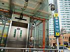 地下鉄４・６号線サムガクチ（三角地・Samgakji・428/628）駅８番出口を出て、