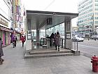 地下鉄１・３・５号線チョンノサンガ（鍾路３街・Jongro 3(sam)-ga・130/329/534）駅１番出口を出て150ｍほど進み、
