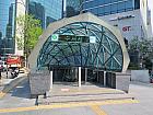 地下鉄２号線・新盆唐線カンナム（江南・Gangnam・222）駅８番出口から出て、