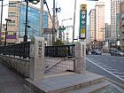 地下鉄６号線サンス（上水・Sangsu 623/상수）駅１番出口を出てすぐ反対方向へ、道なりにまっすぐ進み、