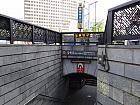 地下鉄３号線キョンボックン（景福宮・Gyeongbokgung・327）駅２番出口を出て300ｍほど直進し、