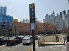 地下鉄２号線チュンドン（中洞・Jung-dong・202）駅6番出口を出て、