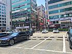 駐車場があるのでそのままの方向に横切ります。