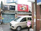 ２．すぐ右側にある路地を入り