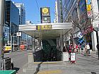 地下鉄２号線・空港鉄道・京義中央線ホンデイック（弘大入口・Hongik Univ. 239/A03/K314）駅９番出口を出てまっすぐ行き、